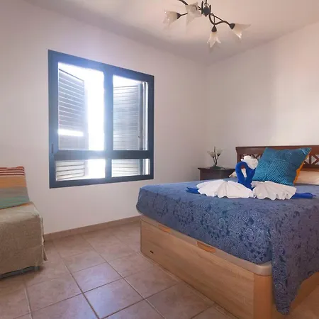 Casa Bianca Caleta De *