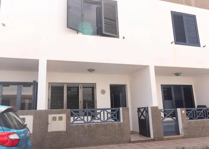 Casa Bianca Caleta De *