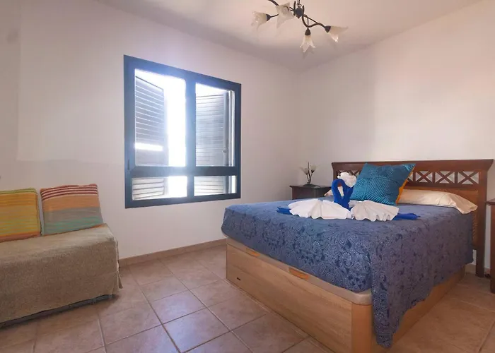 Casa Bianca Caleta De *