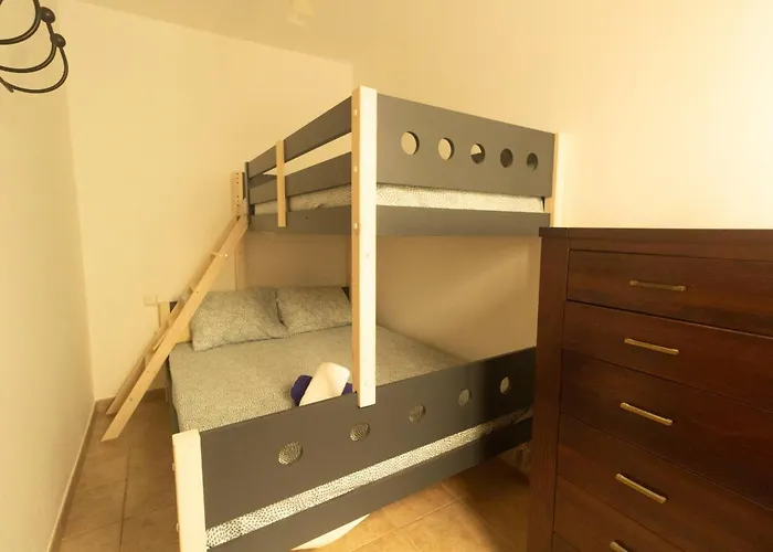 Casa Bianca Caleta De *