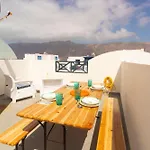 Casa Bianca Caleta De *